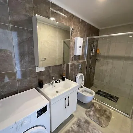 Denize Cok Yakin. Sifir Bina