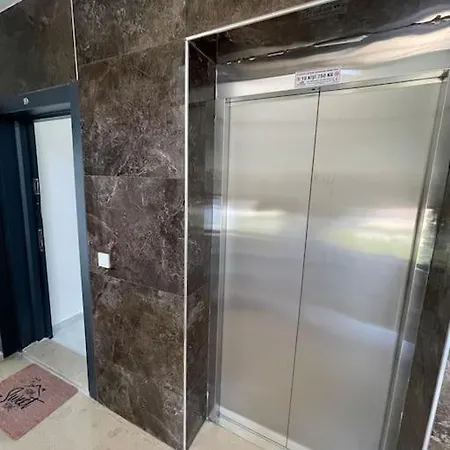 Denize Cok Yakin. Sifir Bina Apartment *