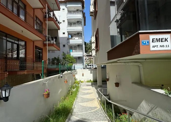 Denize Cok Yakin. Sifir Bina Apartman *