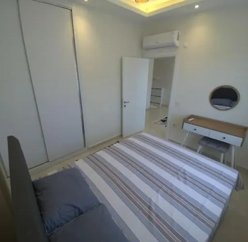 Apartman Denize Cok Yakin. Sifir Bina