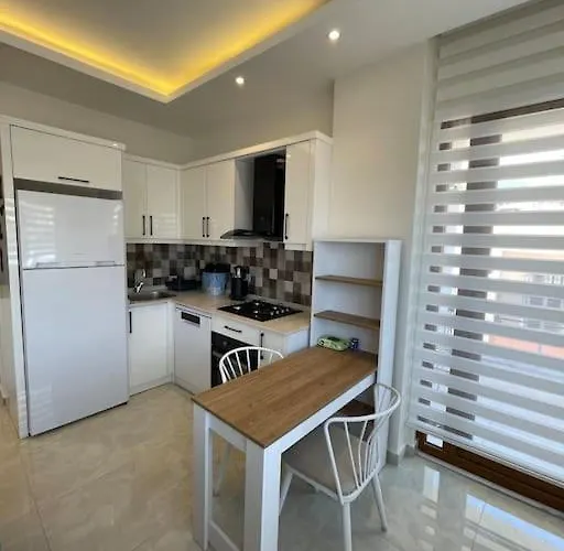 Denize Cok Yakin. Sifir Bina * Αλάνια