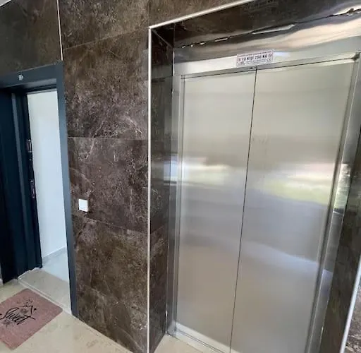 Denize Cok Yakin. Sifir Bina Apartman *