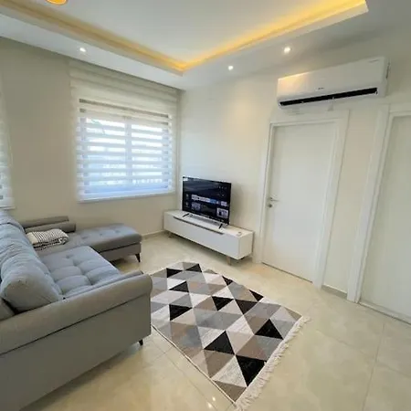 Denize Cok Yakin. Sifir Bina * 阿拉尼亚